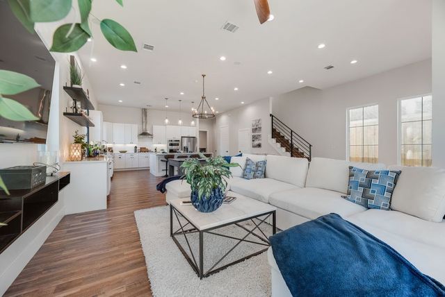 1802 Pueblo Street, Dallas, TX 75212