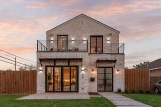 1802 Pueblo Street, Dallas, TX 75212