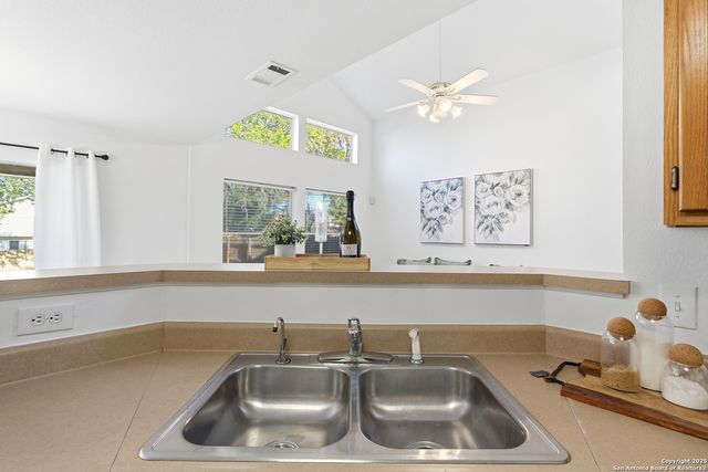 8931 Arch Brg, San Antonio, TX 78254