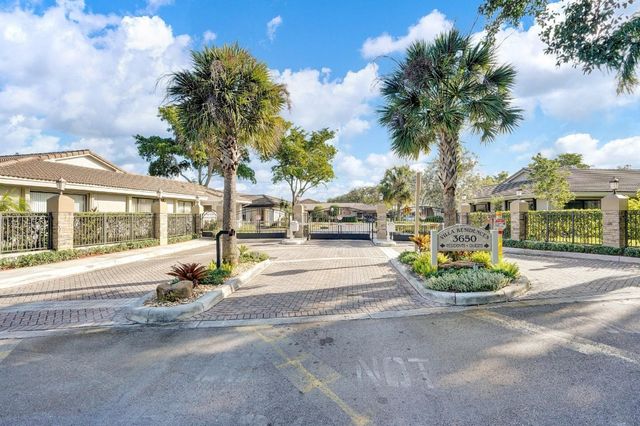 3650 N 36th Avenue 51, Hollywood, FL 33021