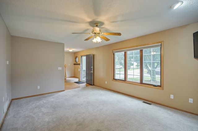 609 NE Lowell Drive, Ankeny, IA 50021