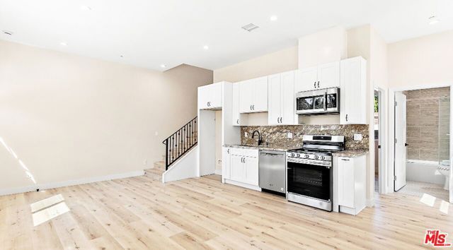 16698 Moorpark Street, Los Angeles, CA 91436