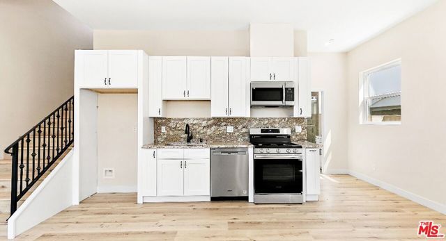 16698 Moorpark Street, Los Angeles, CA 91436