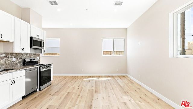 16698 Moorpark Street, Los Angeles, CA 91436