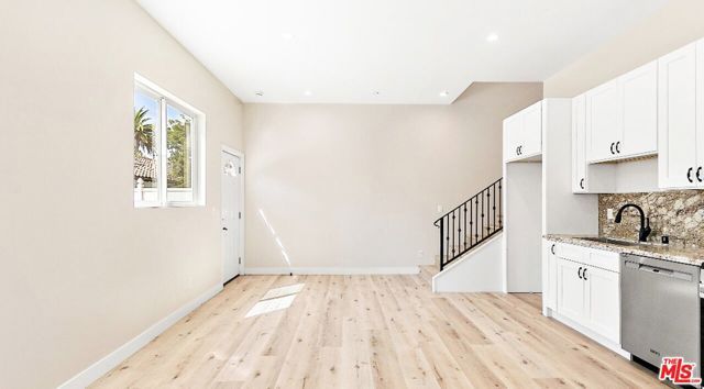 16698 Moorpark Street, Los Angeles, CA 91436