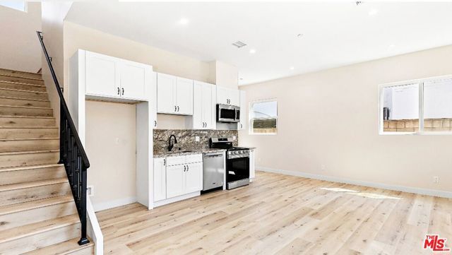 16698 Moorpark Street, Los Angeles, CA 91436