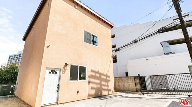 16698 Moorpark Street, Los Angeles, CA 91436