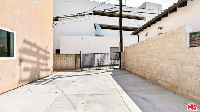 16698 Moorpark Street, Los Angeles, CA 91436
