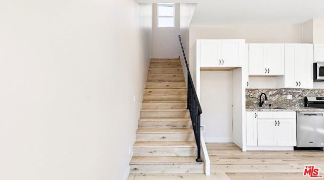16698 Moorpark Street, Los Angeles, CA 91436