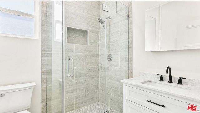 16698 Moorpark Street, Los Angeles, CA 91436