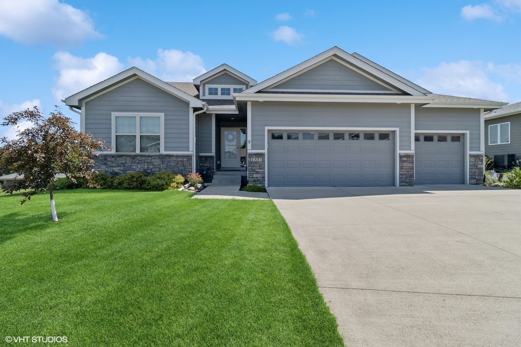 1337 S 7th Street, Adel, IA 50003
