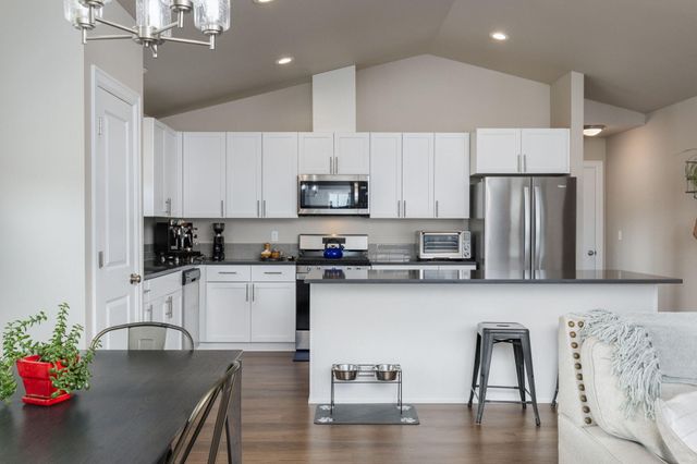 450 NE Oak Court, Redmond, OR 97756