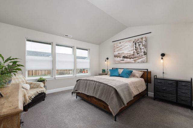 450 NE Oak Court, Redmond, OR 97756