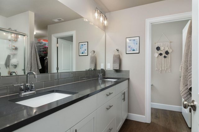 450 NE Oak Court, Redmond, OR 97756