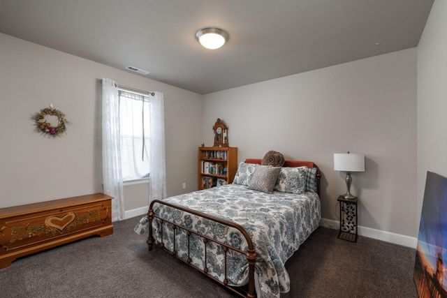 450 NE Oak Court, Redmond, OR 97756