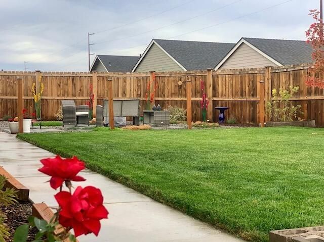 450 NE Oak Court, Redmond, OR 97756