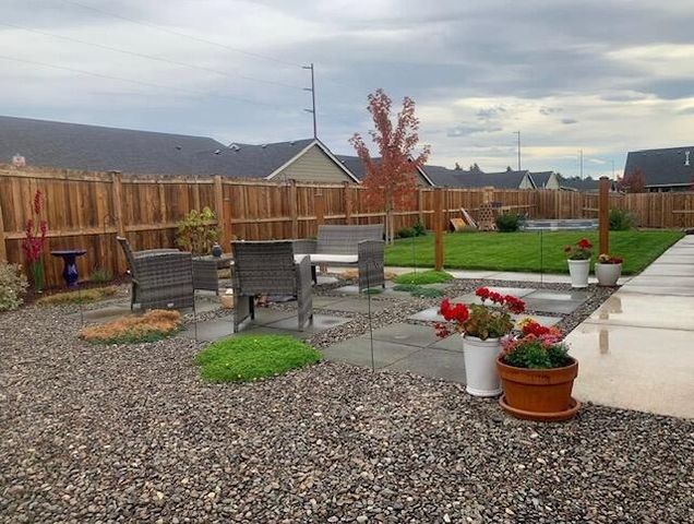 450 NE Oak Court, Redmond, OR 97756