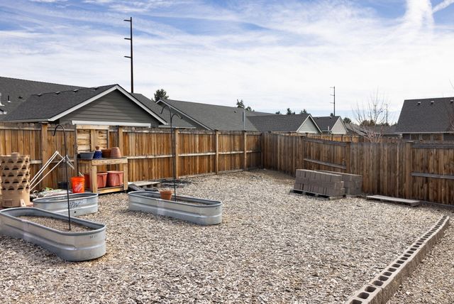 450 NE Oak Court, Redmond, OR 97756