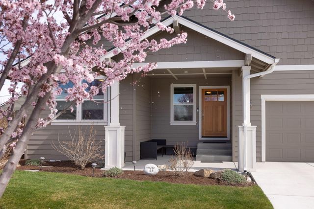 450 NE Oak Court, Redmond, OR 97756