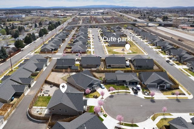 450 NE Oak Court, Redmond, OR 97756