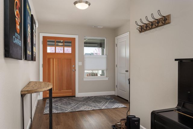 450 NE Oak Court, Redmond, OR 97756