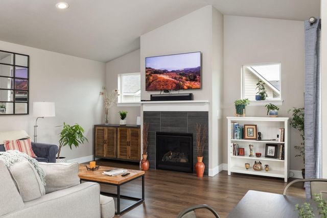 450 NE Oak Court, Redmond, OR 97756