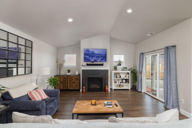 450 NE Oak Court, Redmond, OR 97756