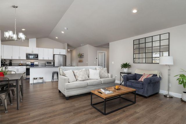 450 NE Oak Court, Redmond, OR 97756