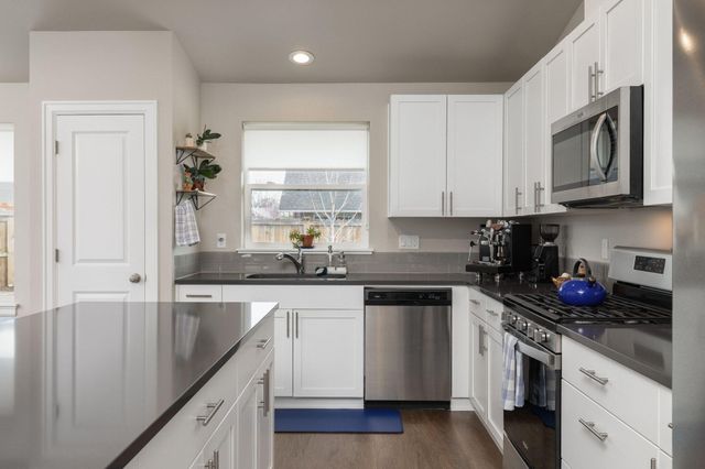 450 NE Oak Court, Redmond, OR 97756