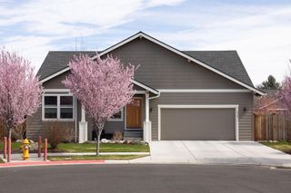 450 NE Oak Court, Redmond, OR 97756