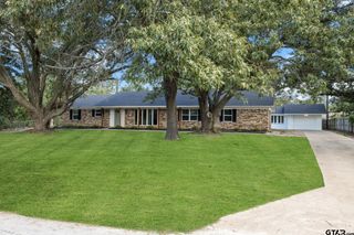 810 Pineland Ln, Lindale, TX 75771