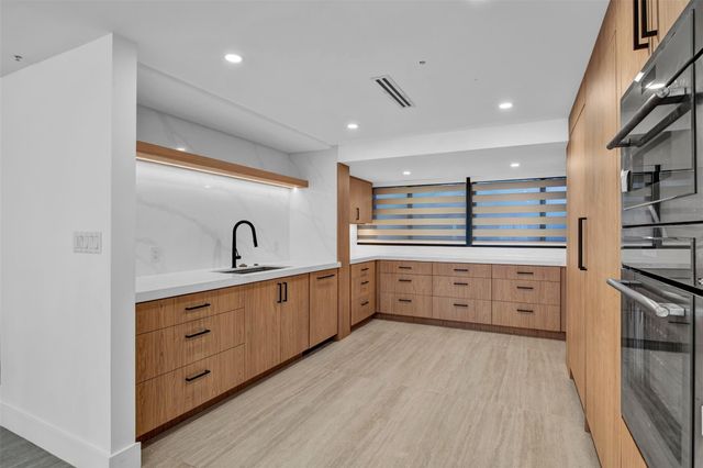 520 E Brickell Key Drive BH25, Miami, FL 33131