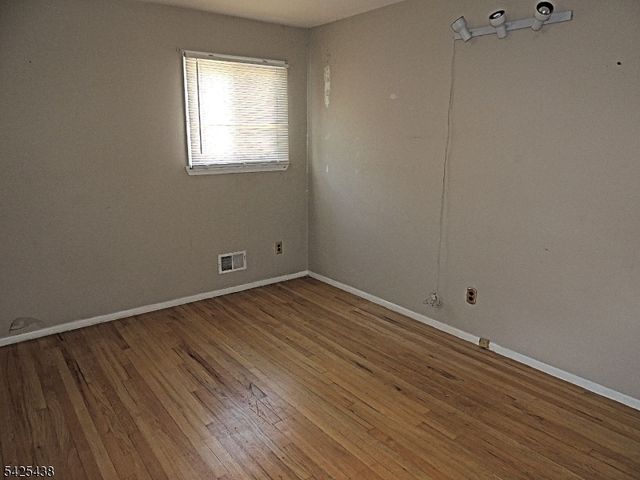 118 Benart Pl, Middlesex Boro, NJ 08846
