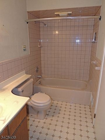 118 Benart Pl, Middlesex Boro, NJ 08846