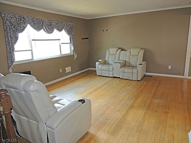 118 Benart Pl, Middlesex Boro, NJ 08846