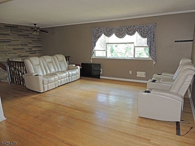 118 Benart Pl, Middlesex Boro, NJ 08846