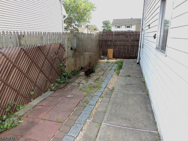 118 Benart Pl, Middlesex Boro, NJ 08846