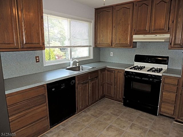 118 Benart Pl, Middlesex Boro, NJ 08846