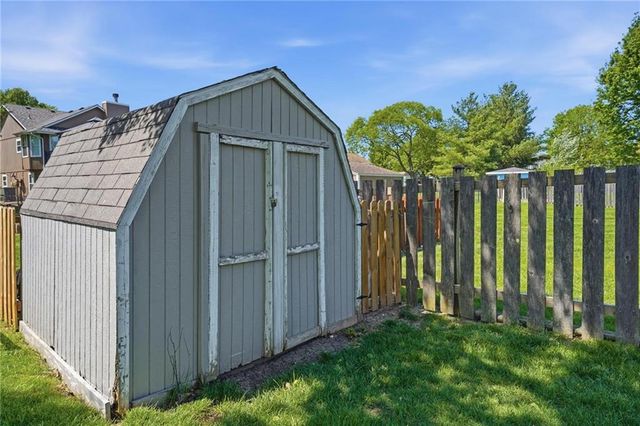 1200 Tyler Lane, Greenwood, MO 64034