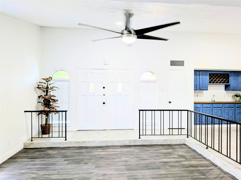 9015 High Plain Lane, Dallas, TX 75249 — photo 2