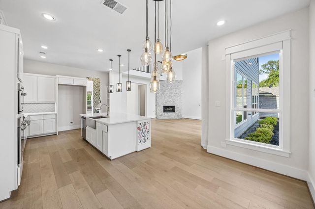 8558 Ridgepoint Drive, Houston, TX 77055