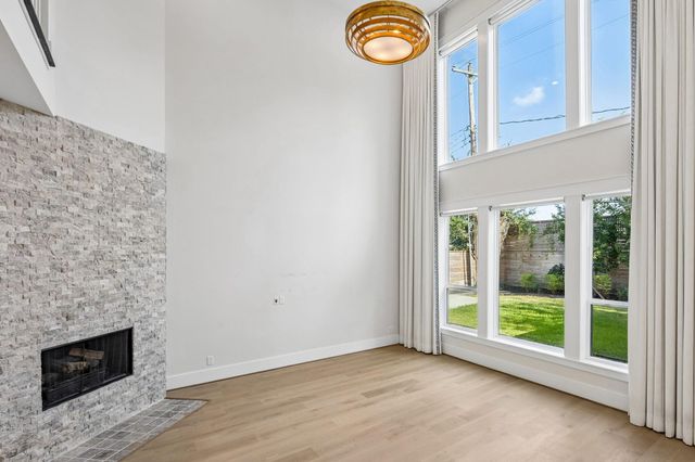 8558 Ridgepoint Drive, Houston, TX 77055