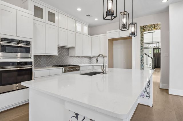 8558 Ridgepoint Drive, Houston, TX 77055