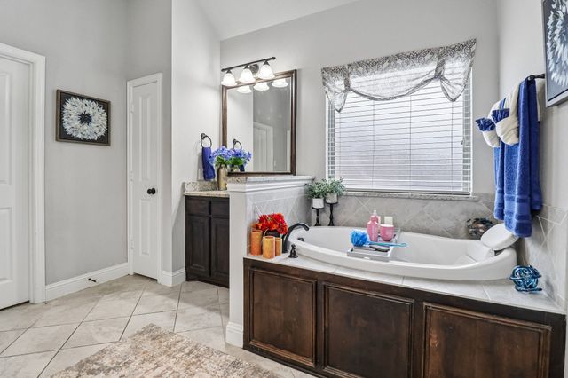 217 Wisteria Way, Red Oak, TX 75154