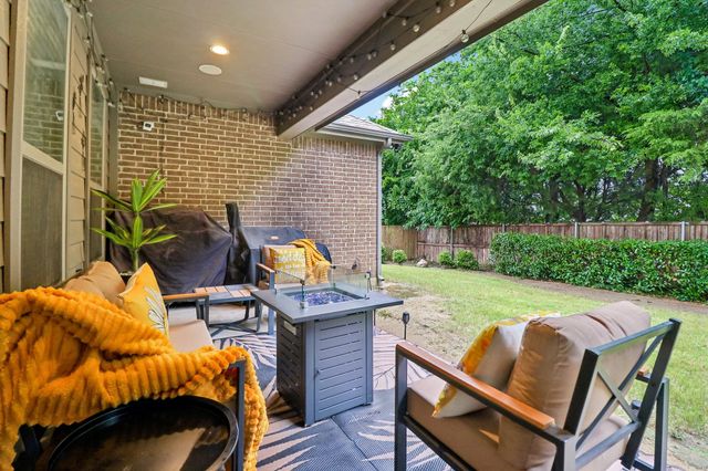 217 Wisteria Way, Red Oak, TX 75154