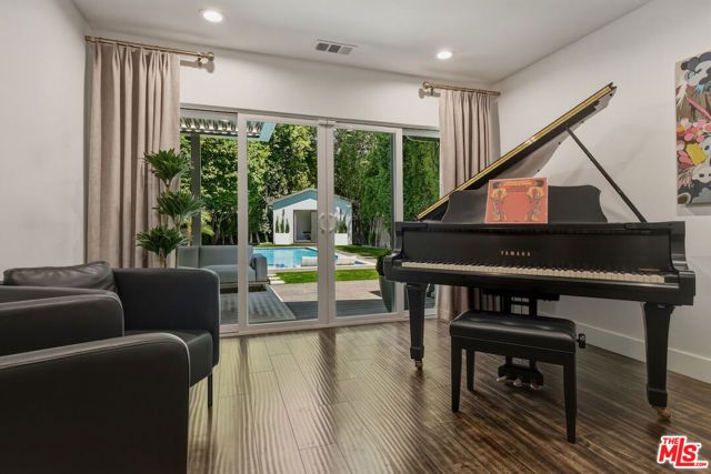 4445 Vantage Avenue, Los Angeles, CA 91604