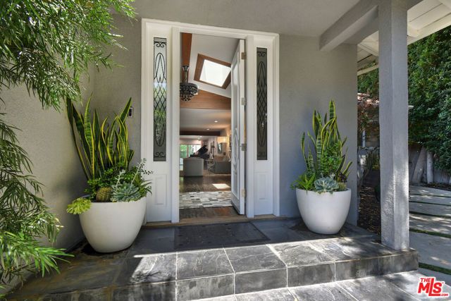 4445 Vantage Avenue, Los Angeles, CA 91604