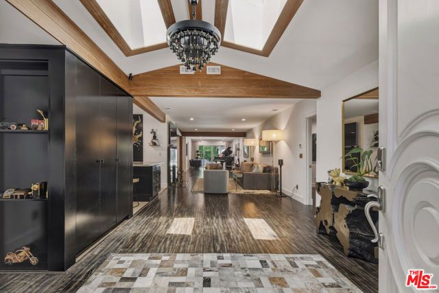 4445 Vantage Avenue, Los Angeles, CA 91604
