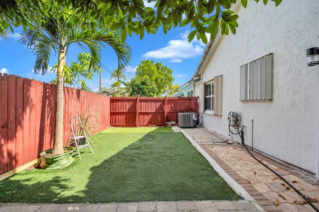 3343 NW 79th Way, Davie, FL 33024