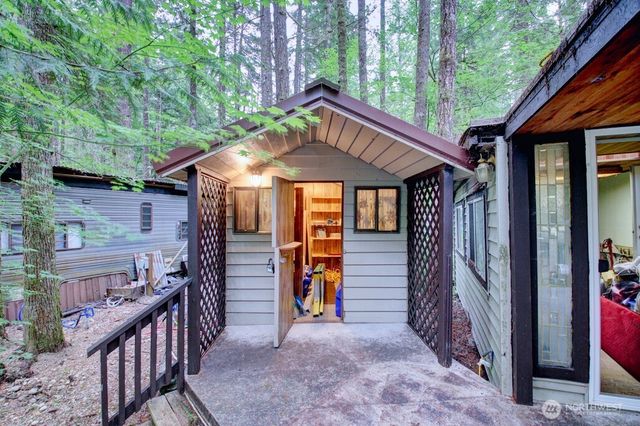 232 Schinn Canyon Drive, Deming, WA 98244